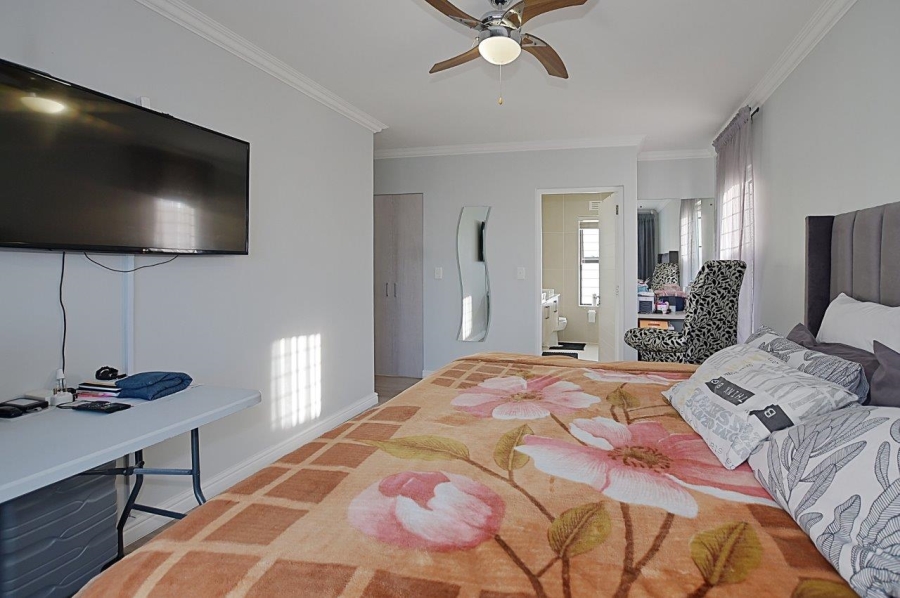 3 Bedroom Property for Sale in Sunningdale Western Cape